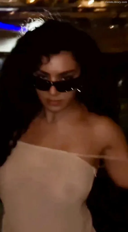 Charli XCX photo 9 of 2701