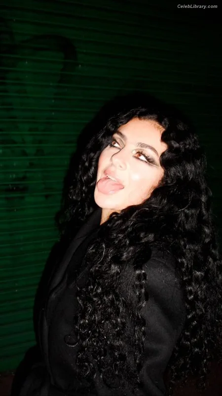 Charli XCX photo 13 of 2701
