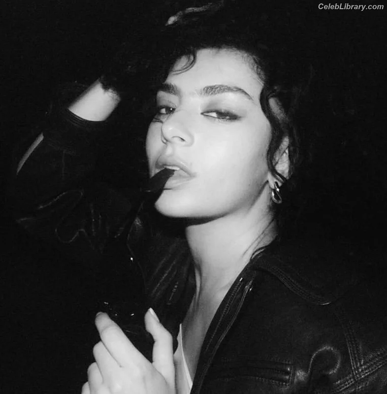Charli XCX photo 14 of 2701