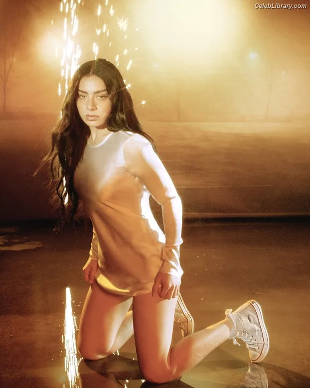 Charli XCX photo 16 of 2701