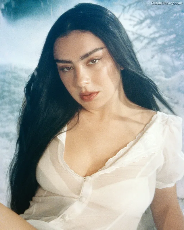 Charli XCX photo 18 of 2701