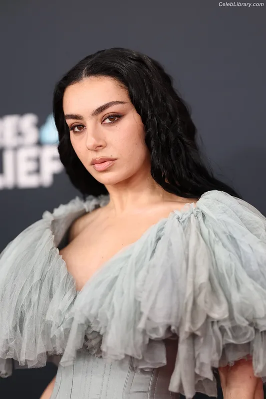 Charli XCX photo 7 of 2701