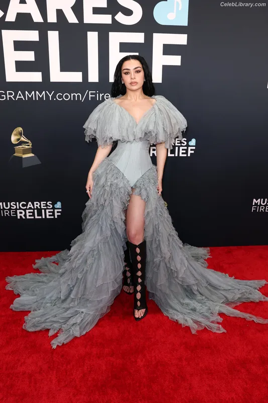 Charli XCX photo 8 of 2701