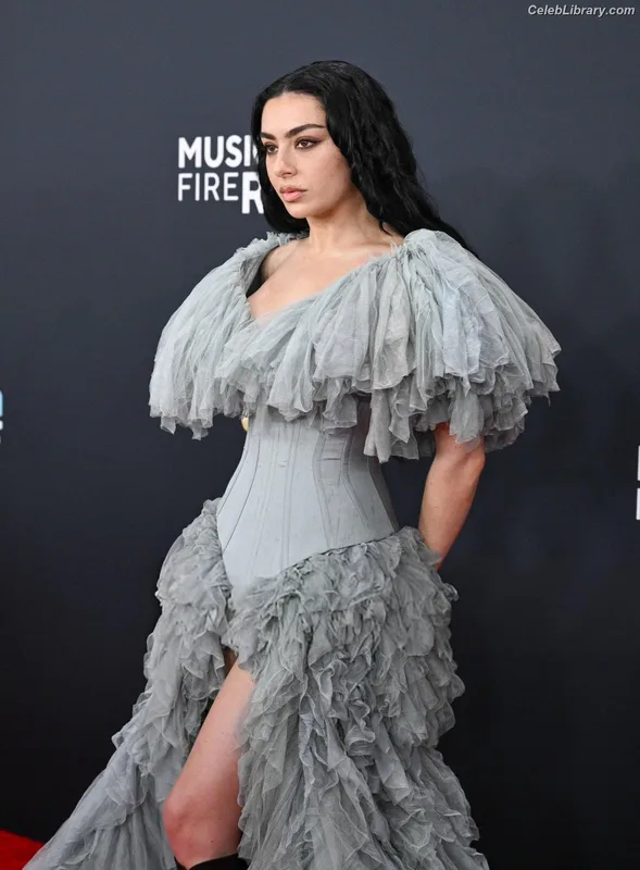 Charli XCX photo 12 of 2701