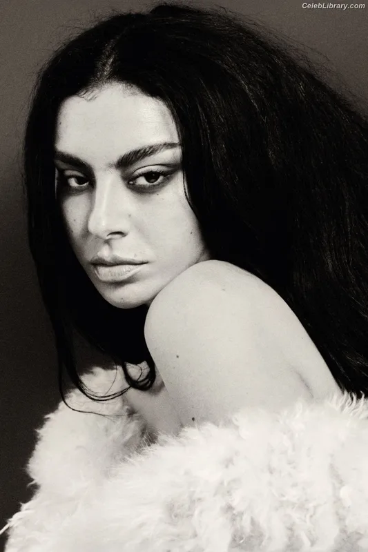 Charli XCX photo 18 of 2701