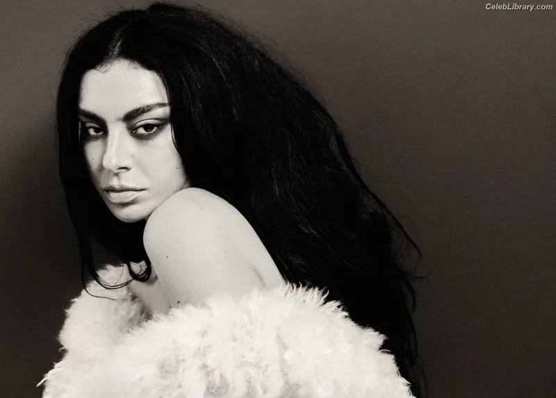 Charli XCX photo 20 of 2701