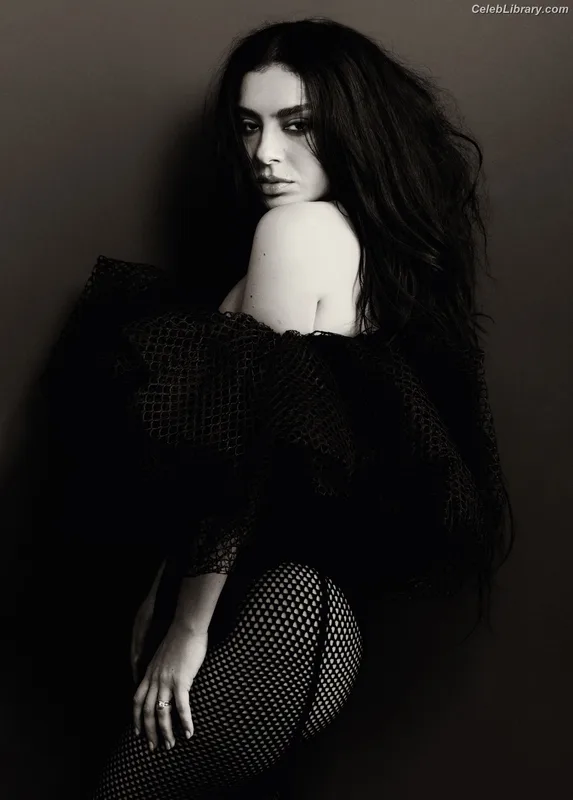Charli XCX photo 22 of 2701
