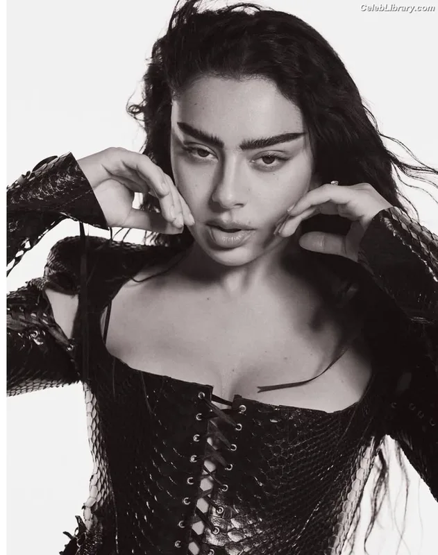 Charli XCX photo 3 of 2701