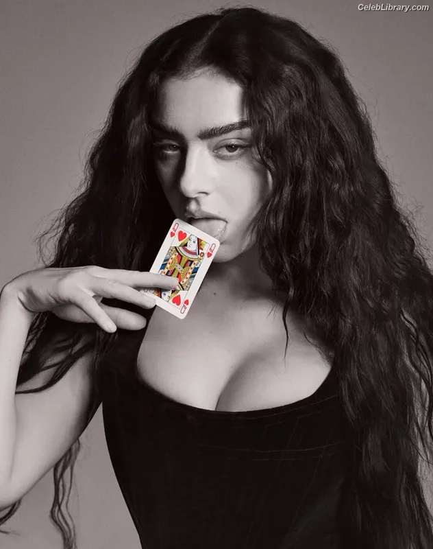 Charli XCX photo 5 of 2701