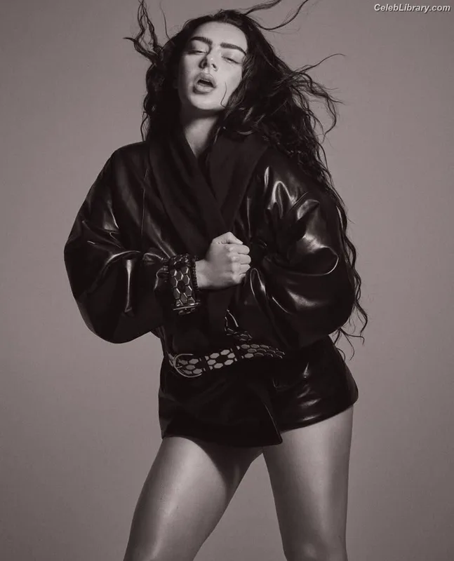 Charli XCX photo 6 of 2701