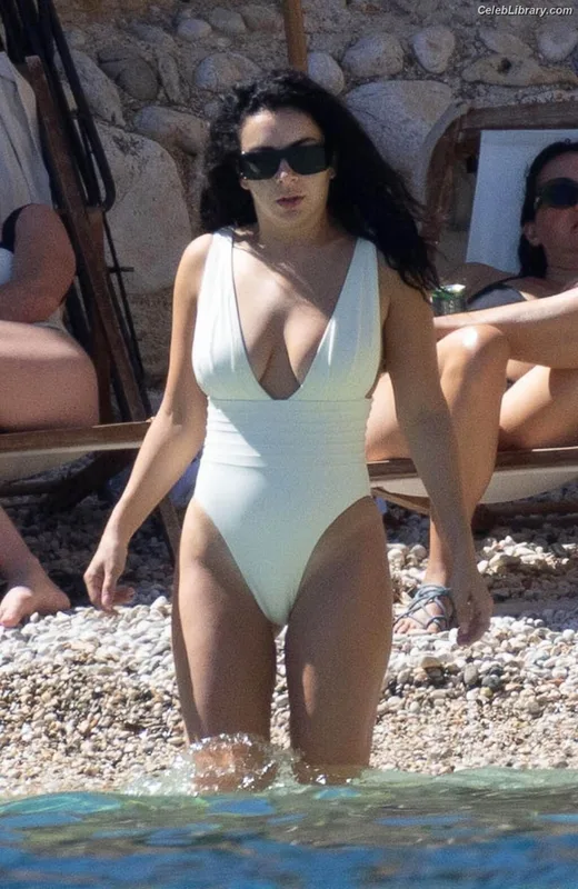 Charli XCX photo 12 of 2701