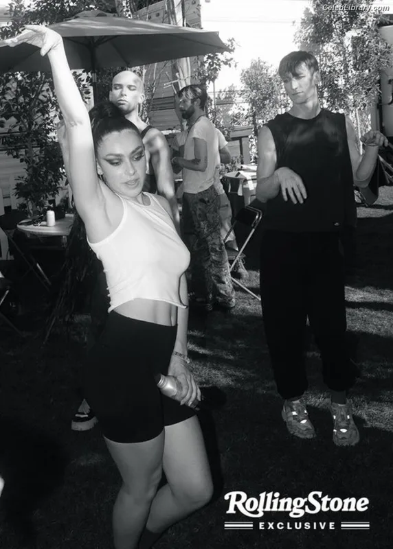 Charli XCX photo 17 of 2701