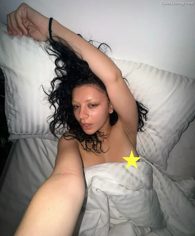 Charli XCX photo 1 of 2701