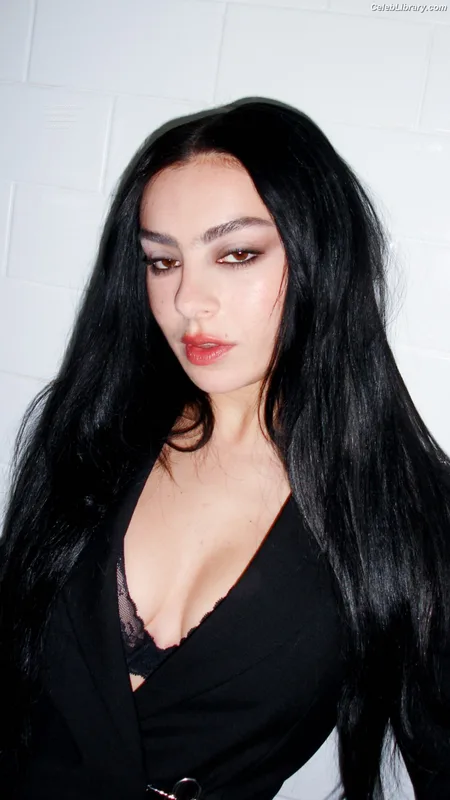 Charli XCX photo 13 of 2701