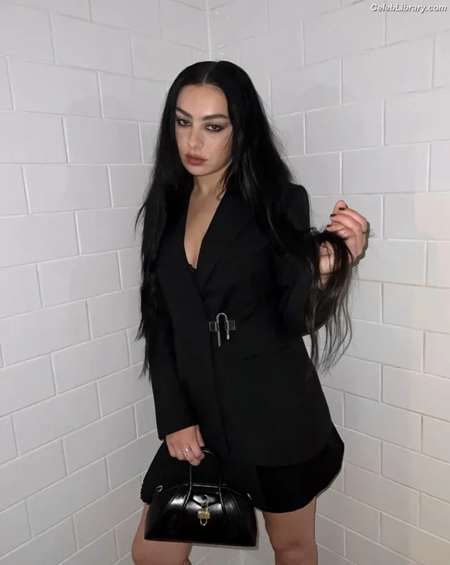 Charli XCX photo 14 of 2701