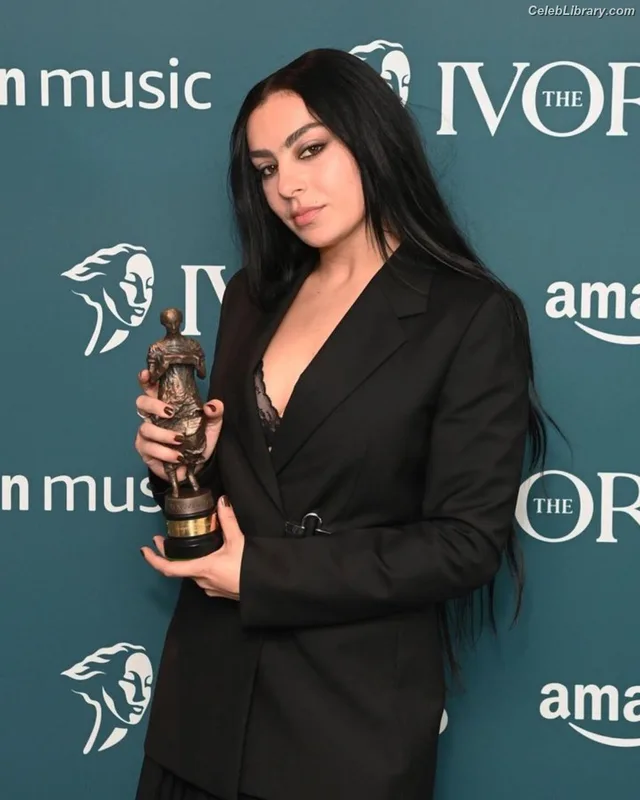 Charli XCX photo 16 of 2701