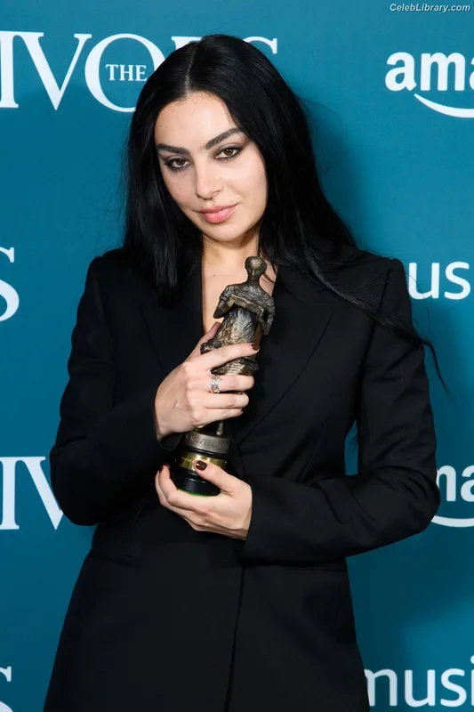 Charli XCX photo 22 of 2701