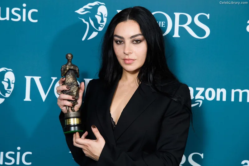 Charli XCX photo 23 of 2701