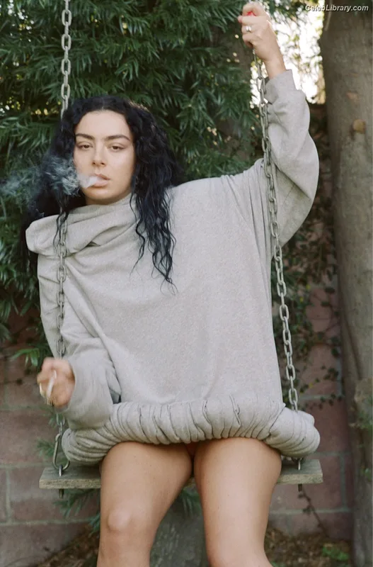 Charli XCX photo 12 of 2701