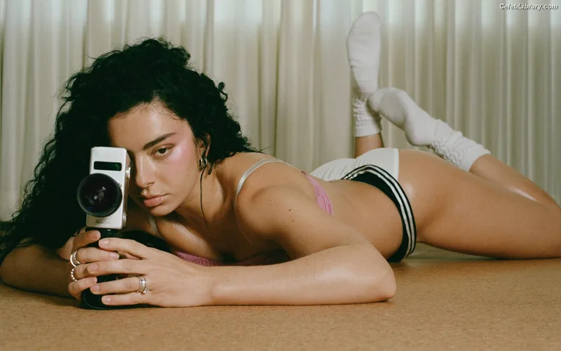 Charli XCX photo 19 of 2701