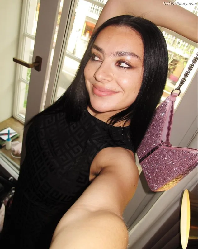 Charli XCX photo 9 of 2701