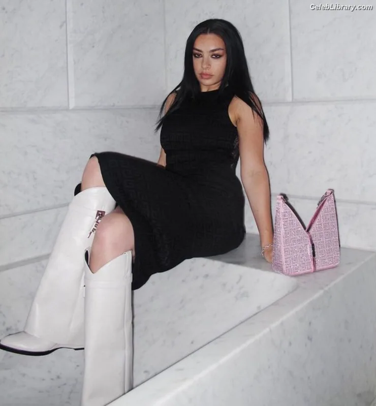 Charli XCX photo 10 of 2701
