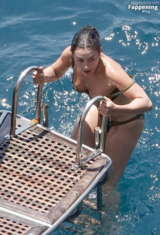 Charli XCX photo 19 of 2701
