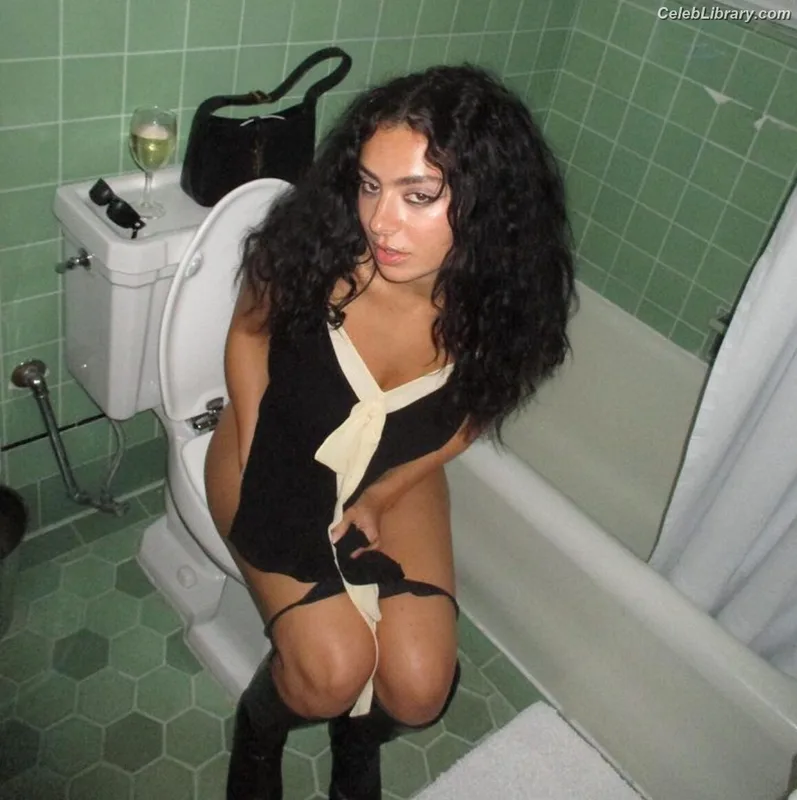 Charli XCX photo 15 of 2701