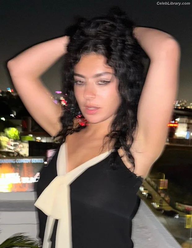 Charli XCX photo 16 of 2701