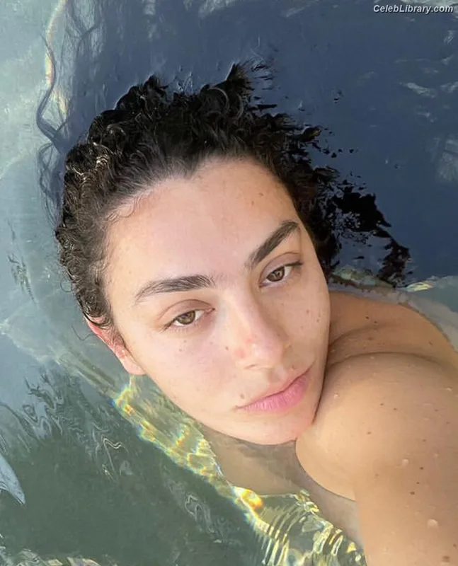 Charli XCX photo 3 of 2701