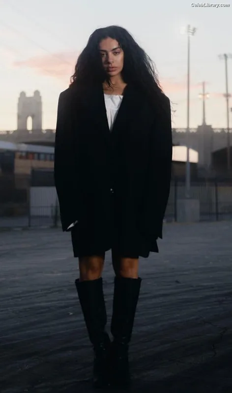 Charli XCX photo 4 of 2701