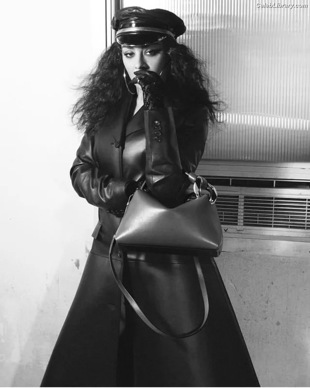 Charli XCX photo 5 of 2701