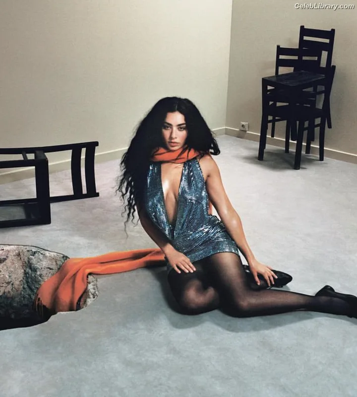 Charli XCX photo 6 of 2701