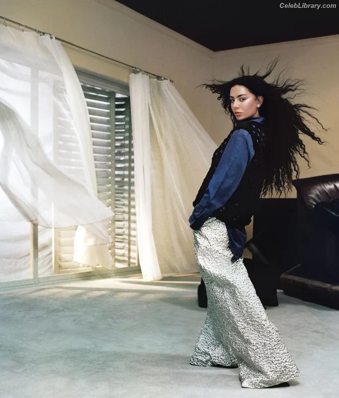 Charli XCX photo 9 of 2701