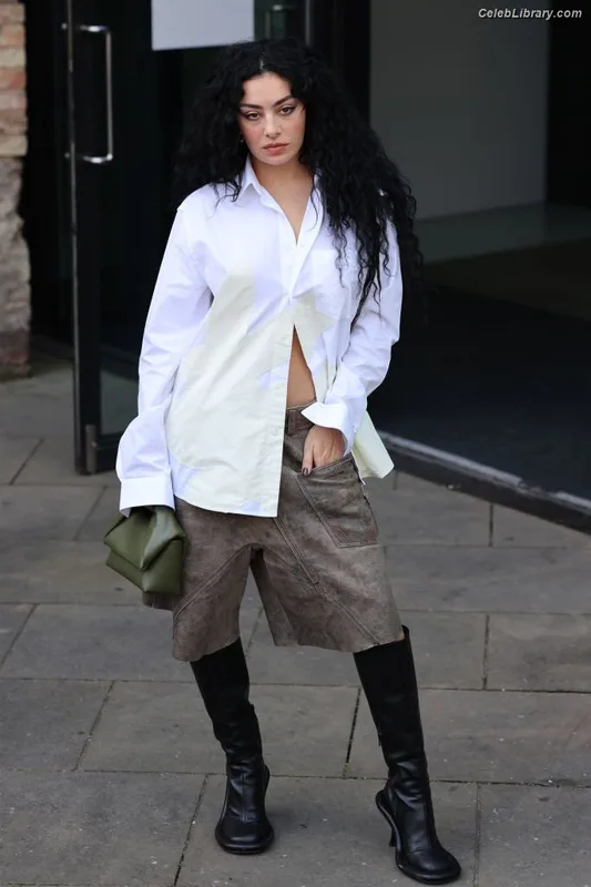Charli XCX photo 13 of 2701