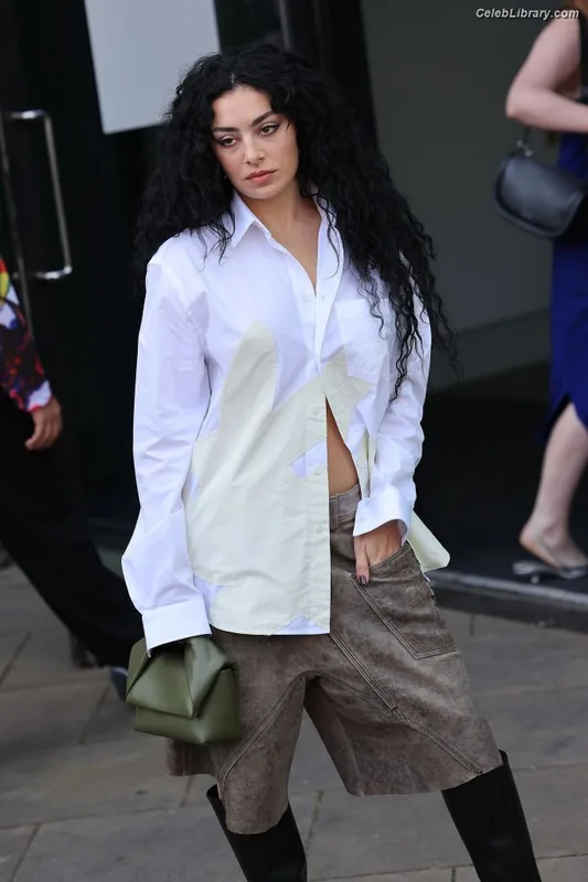 Charli XCX photo 14 of 2701