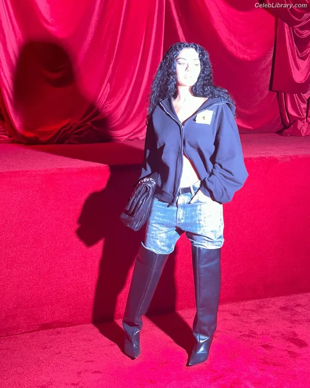 Charli XCX photo 18 of 2701