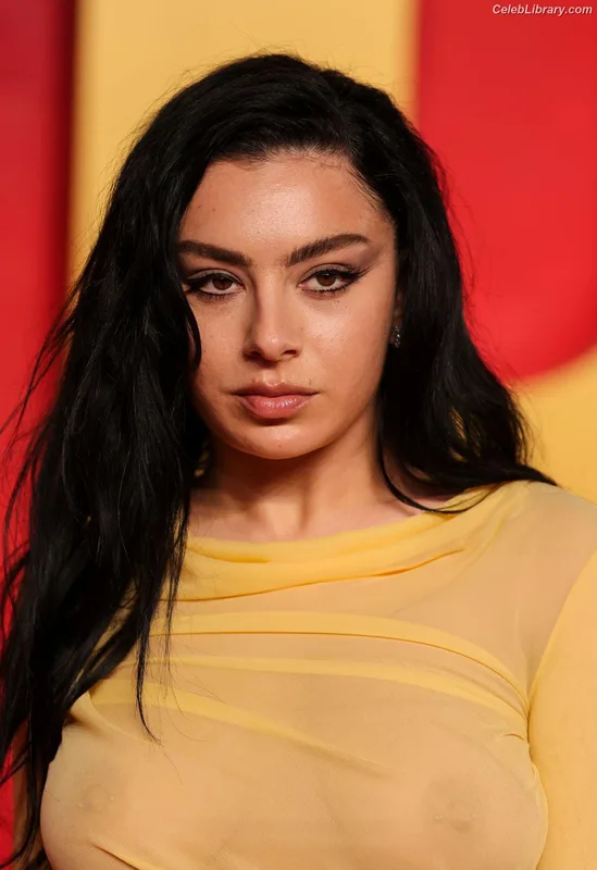 Charli XCX photo 16 of 2701