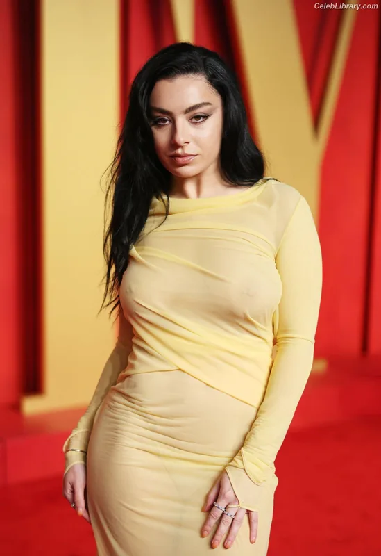 Charli XCX photo 7 of 2701
