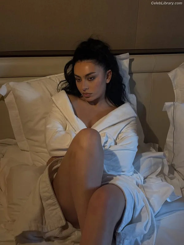 Charli XCX photo 12 of 2701