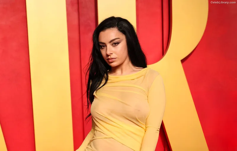 Charli XCX photo 16 of 2701