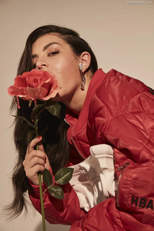 Charli XCX photo 1 of 2701