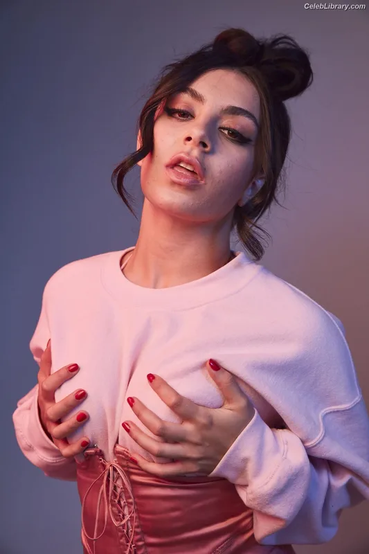 Charli XCX photo 20 of 2701
