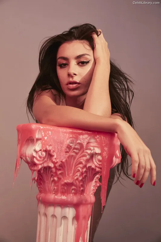 Charli XCX photo 23 of 2701