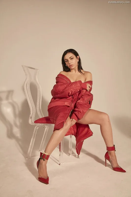 Charli XCX photo 11 of 2701