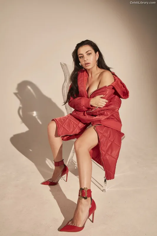 Charli XCX photo 13 of 2701