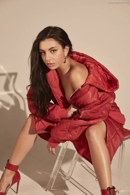 Charli XCX photo 14 of 2701