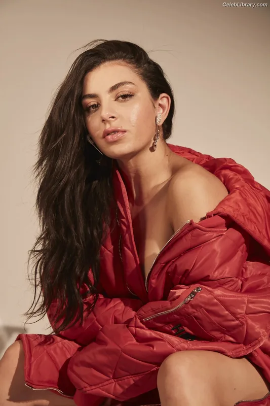 Charli XCX photo 16 of 2701