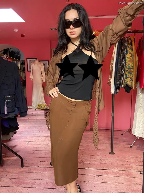 Charli XCX photo 2 of 2701