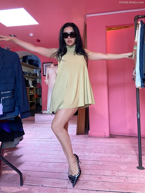 Charli XCX photo 3 of 2701